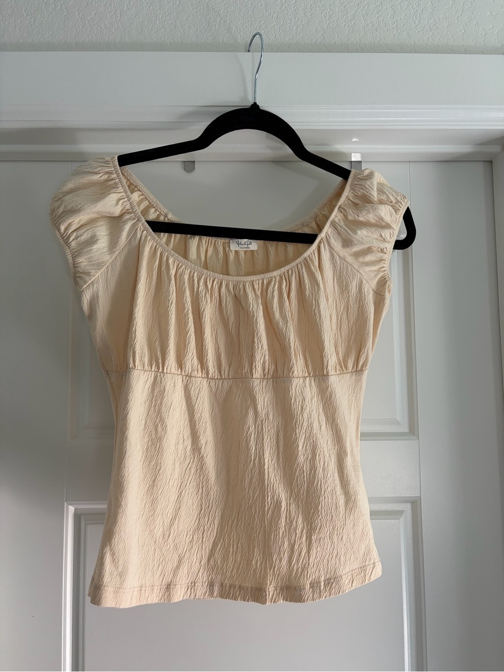 Brandy Melville Cream Scoop Neck Cap Sleeve Tee